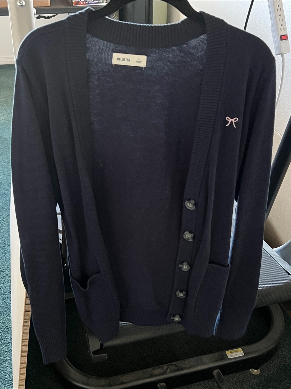 Hollister navy button-up cardigan w/ pockets in Large